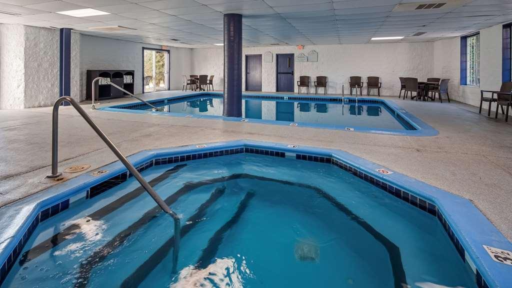 Charlevoix Inn & Suites Surestay Collection By Best Western Instalações foto