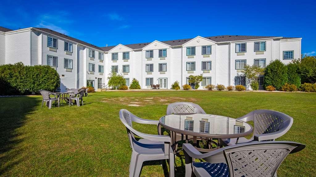 Charlevoix Inn & Suites Surestay Collection By Best Western Instalações foto