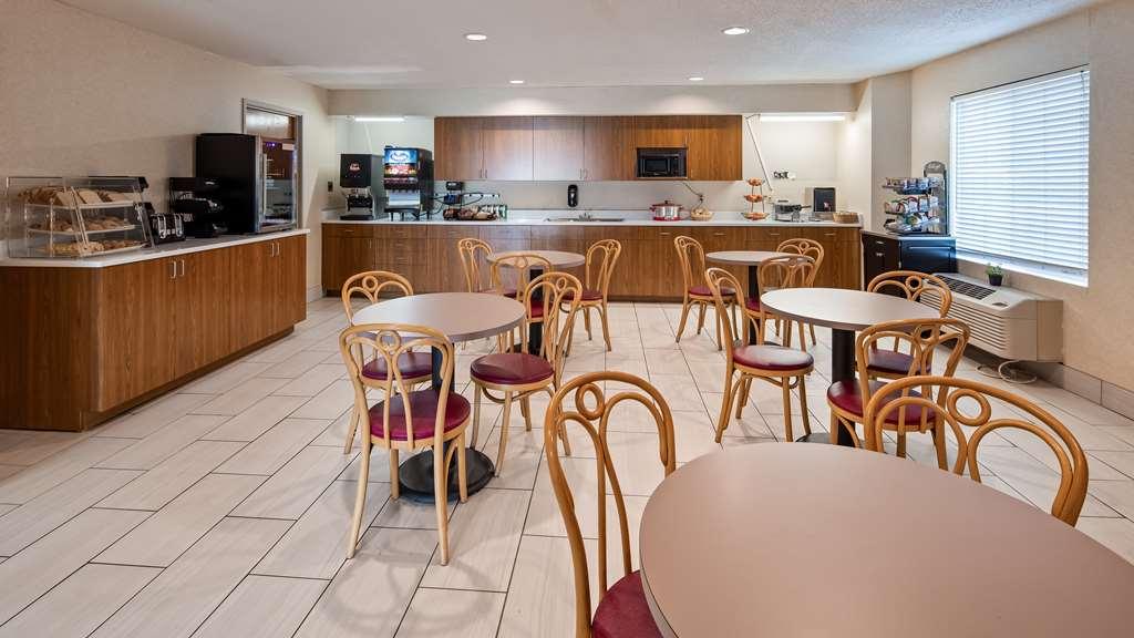 Charlevoix Inn & Suites Surestay Collection By Best Western Exterior foto
